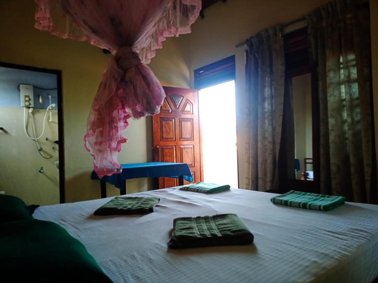 New Sea Lion Guest House Hikkaduwa Phòng bức ảnh